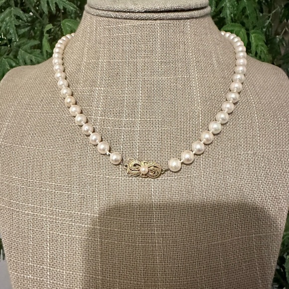 Classic Mikimoto Akoya Pearl Single Strand Necklace, 11,3 mm Hand Knotted, 17” - Picture 4 of 7